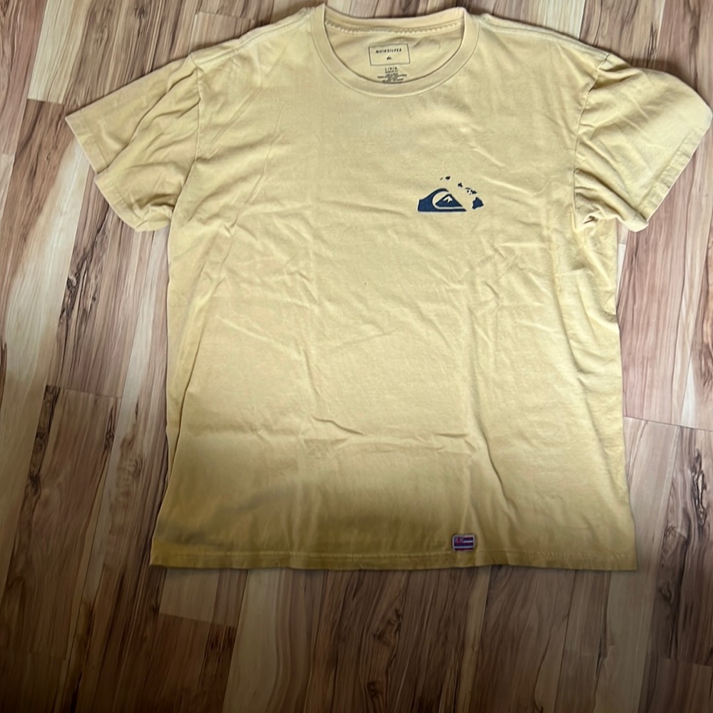 Quicksilver used large mustard color T-shirt